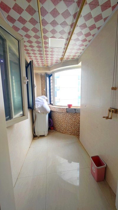 中央城a區(qū),滕東學(xué)區(qū),10樓,兩室兩廳一衛(wèi),證滿兩年,樓前是多層,采光好,臥室落地窗,性價比超高 滕州二手房出售